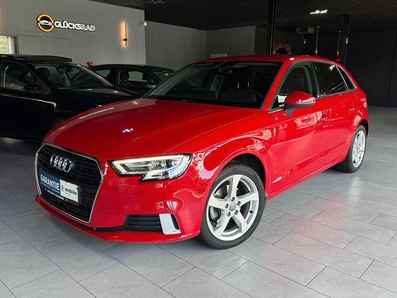 Rot Gebraucht 2018 Audi A3 Sportback Sport Limousine | 16.890 € (Guter Preis) - Bild 1/4