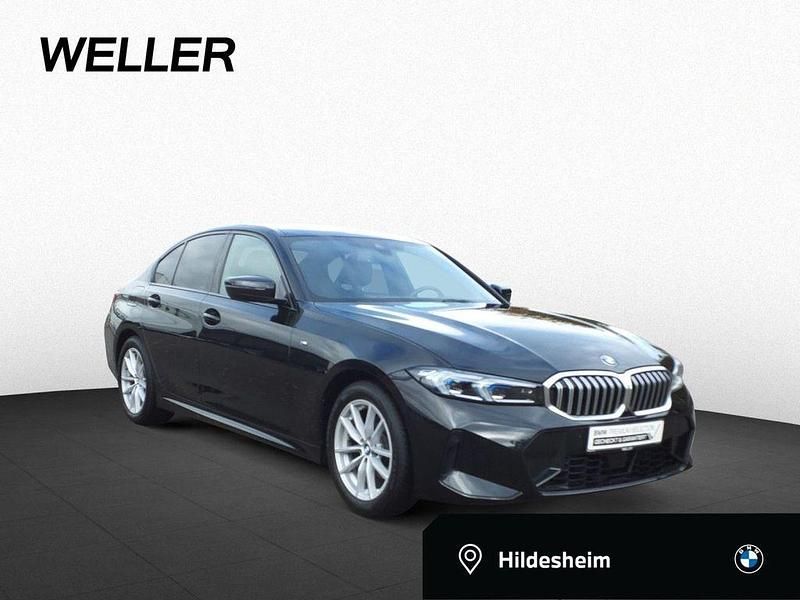 Black sapphire (schwarz) Gebraucht 2024 BMW 320 M Sport Limousine | 41.450 € (Fairer Preis) - Bild 1/4