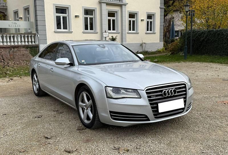 Silber Gebraucht 2010 Audi A8 Comfort Limousine | 12.700 € (Guter Preis) - Bild 1/4