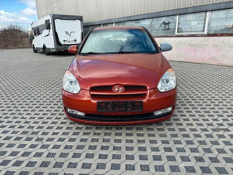 Gebraucht Hyundai Accent 97 PS (71 kW) 2007 Gold Kleinwagen
