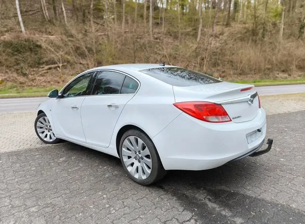 Gebraucht Opel Insignia 140 PS (102 kW) 2011 Weiß Limousine