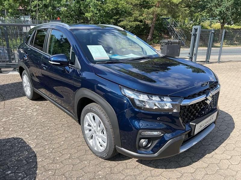 Neu Suzuki SX4 S-Cross Comfort 129 PS (94 kW) 2025 Sphere blue pearl metallic SUV
