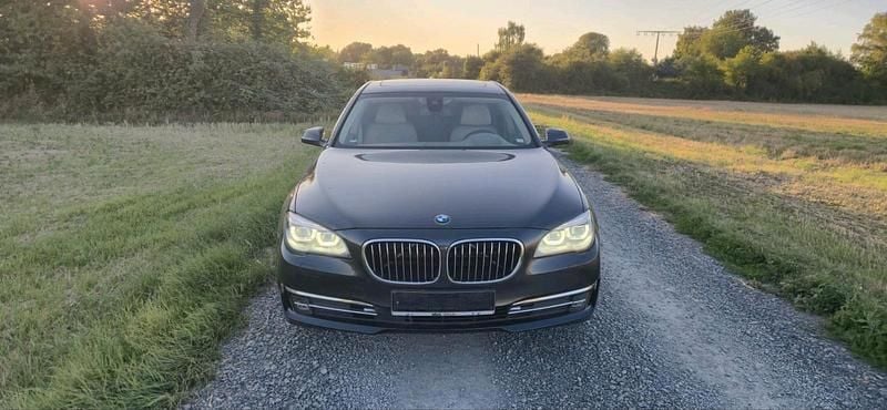 Grau Gebraucht 2013 BMW 730 Limousine | 17.950 € (Fairer Preis) - Bild 1/4