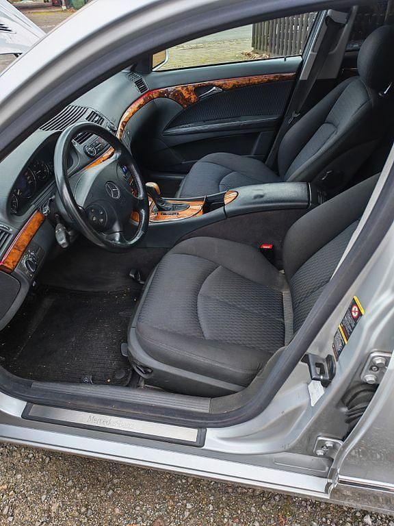 Gebraucht Mercedes E220 Elegance 150 PS (110 kW) 2002 Silber Limousine
