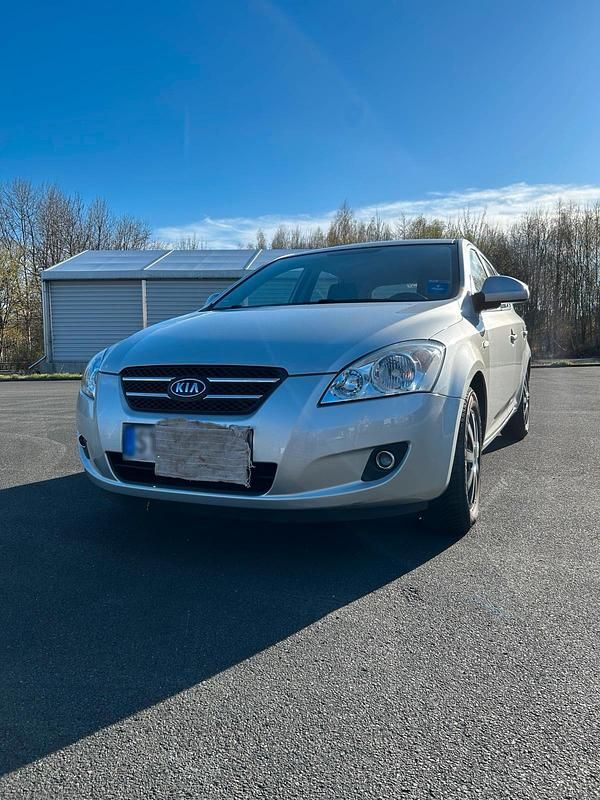Usata Kia Ceed Basis 109 CV (80 kW) 2007 Argento Utilitaria