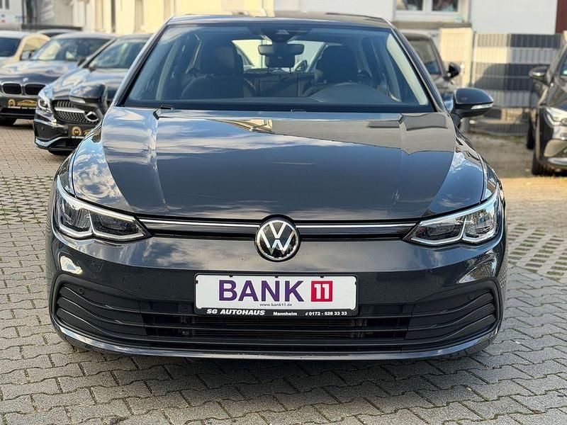 Grau Gebraucht 2021 VW Golf VIII Life Limousine | 20.999 € (Fairer Preis) - Bild 1/4