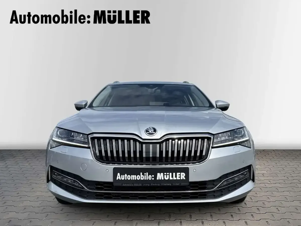 Gebraucht Skoda Superb Style 150 PS (110 kW) 2024 Silber Kombi