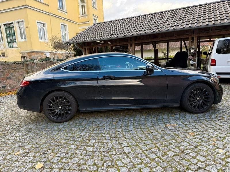 Gebraucht Mercedes C200 AMG line 184 PS (135 kW) 2019 Schwarz Coupé