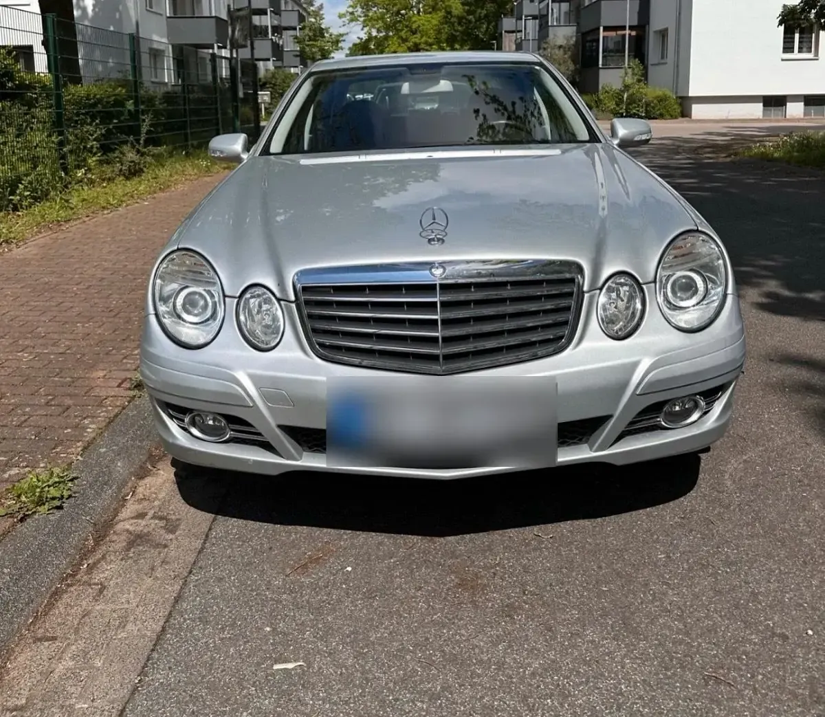 Gebraucht Mercedes E200 Classic 184 PS (135 kW) 2007 Silber Limousine