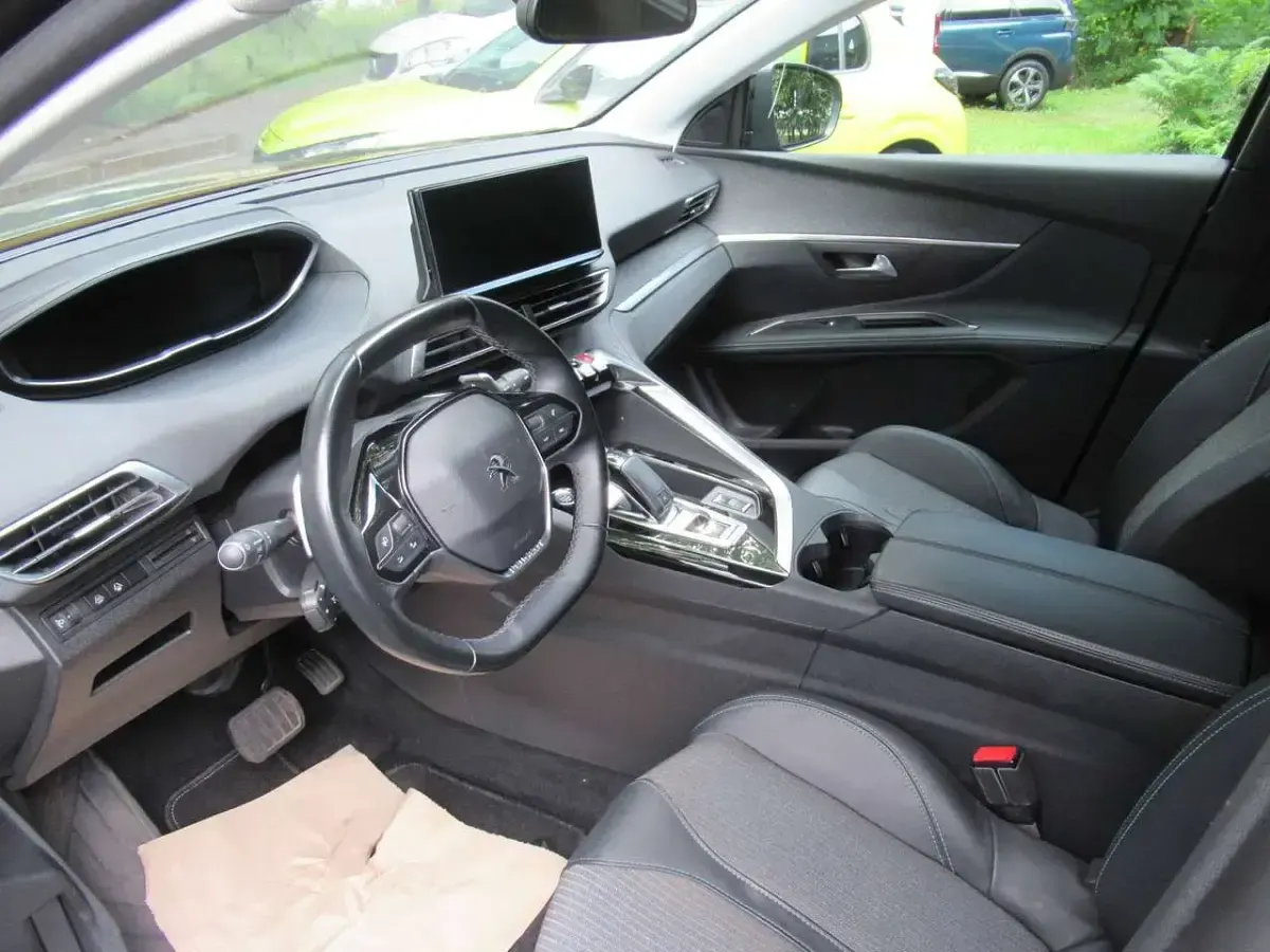 Gebraucht Peugeot 5008 Allure 131 PS (96 kW) 2022 Platiniumgrau met. SUV