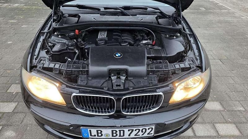 Gebraucht BMW 116 122 PS (89 kW) 2007 Schwarz Kleinwagen