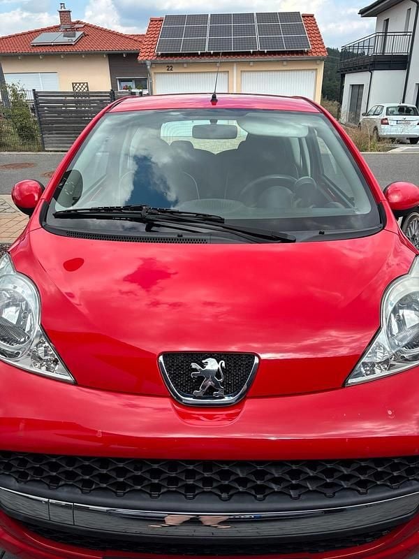 Rot Gebraucht 2009 Peugeot 107 Kleinwagen | 2.200 € (Guter Preis) - Bild 1/4