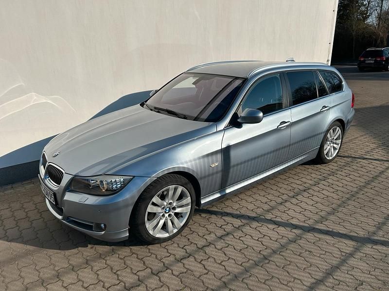 Silber Gebraucht 2011 BMW 318 Kombi | 8.000 € (Etwas zu teuer) - Bild 1/4