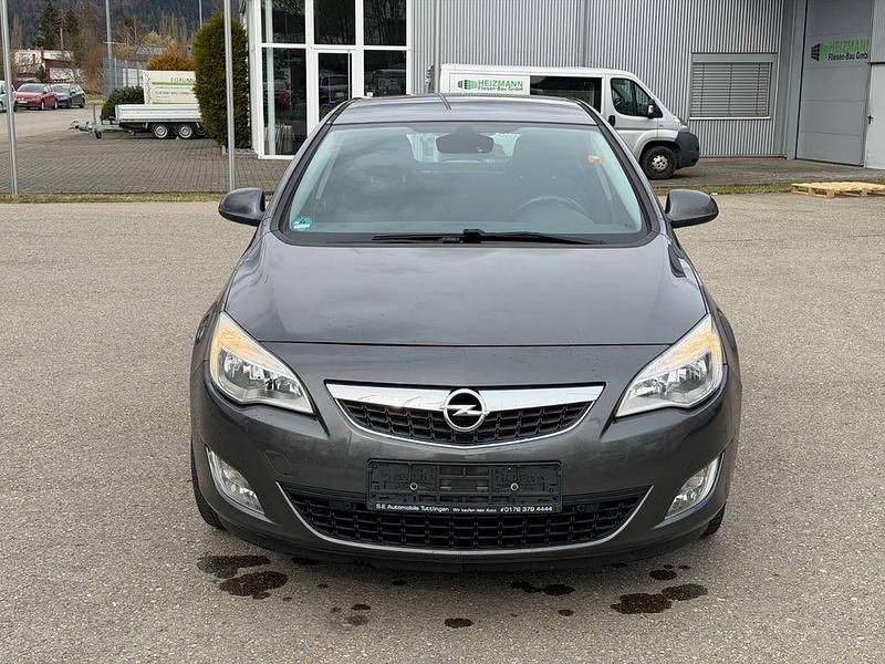 Gebraucht Opel Astra Edition 140 PS (102 kW) 2011 Grau Limousine