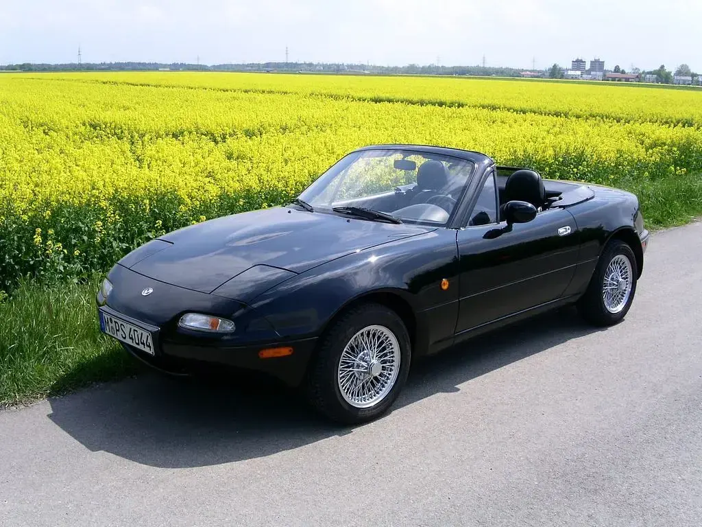 Używany Mazda MX5 90 KM (66 kW) 1995 Czarny Kabriolet