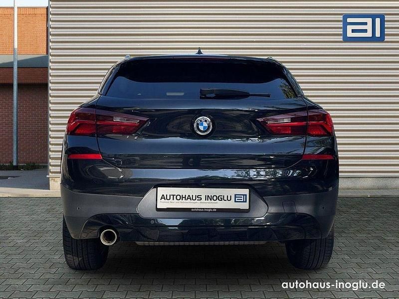 Gebraucht BMW X2 Advantage 136 PS (100 kW) 2023 Schwarz black sapphire metallic (metallic) SUV