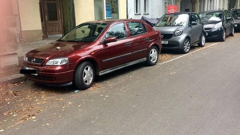 Rot Gebraucht 1998 Opel Astra Limousine | 800 € (Guter Preis) - Bild 1/4