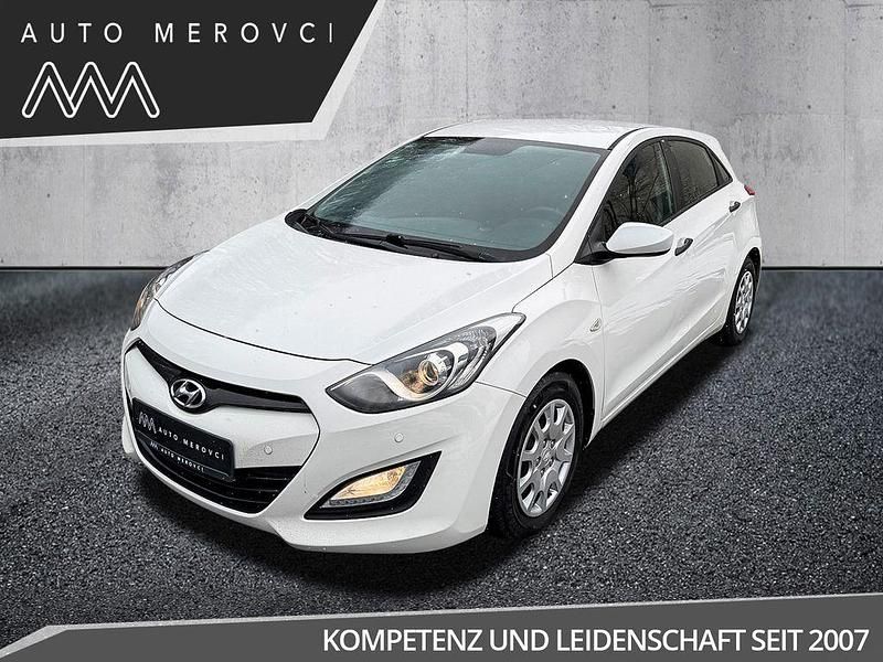 Weiß Gebraucht 2013 Hyundai i30 Classic Limousine | 6.900 € (Fairer Preis) - Bild 1/4