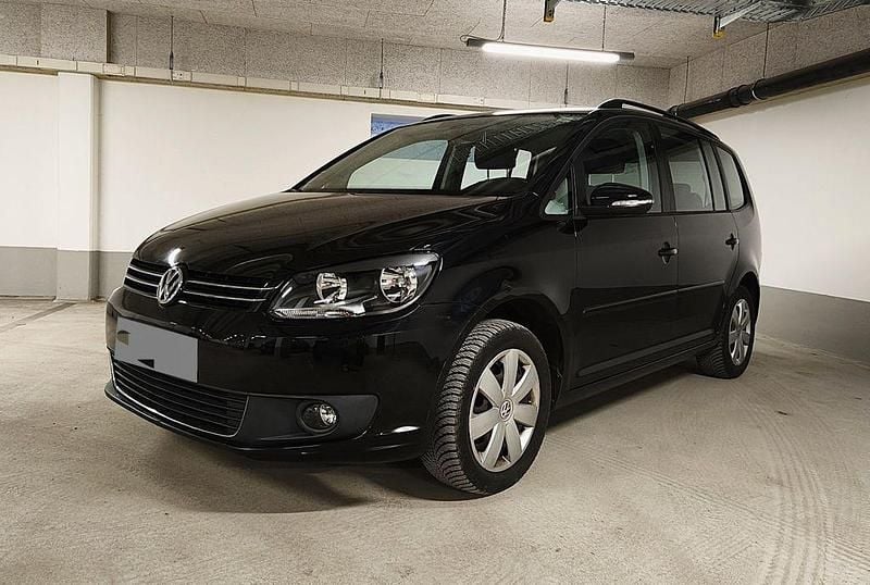 Second-hand VW Touran 105 CP (77 kW) 2014 Negru Monovolum