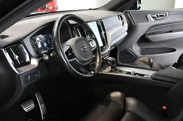 Gebraucht Volvo XC60 R-Design 190 PS (139 kW) 2020 Schwarz SUV