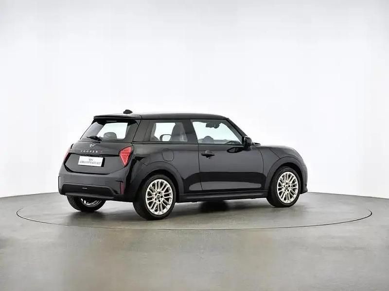 Second-hand Mini Cooper 204 CP (150 kW) 2024 Negru Hatchback
