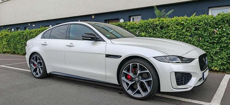 Gebraucht Jaguar XE 300 PS (220 kW) 2023 Weiß Limousine