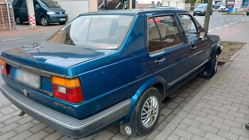 Używany VW Jetta 75 KM (55 kW) 1984 Niebieski Sedan/Limuzyna