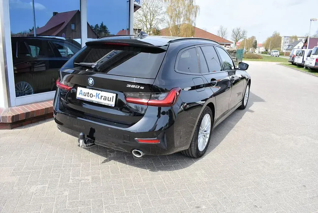 Gebraucht BMW 320 Sport Line 204 PS (150 kW) 2022 Schwarz Kombi