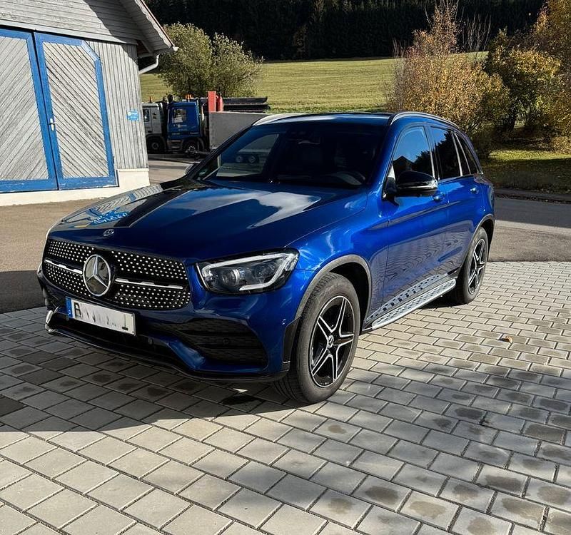 Blau Gebraucht 2019 Mercedes GLC220 AMG line SUV | 33.100 € (Fairer Preis) - Bild 1/4