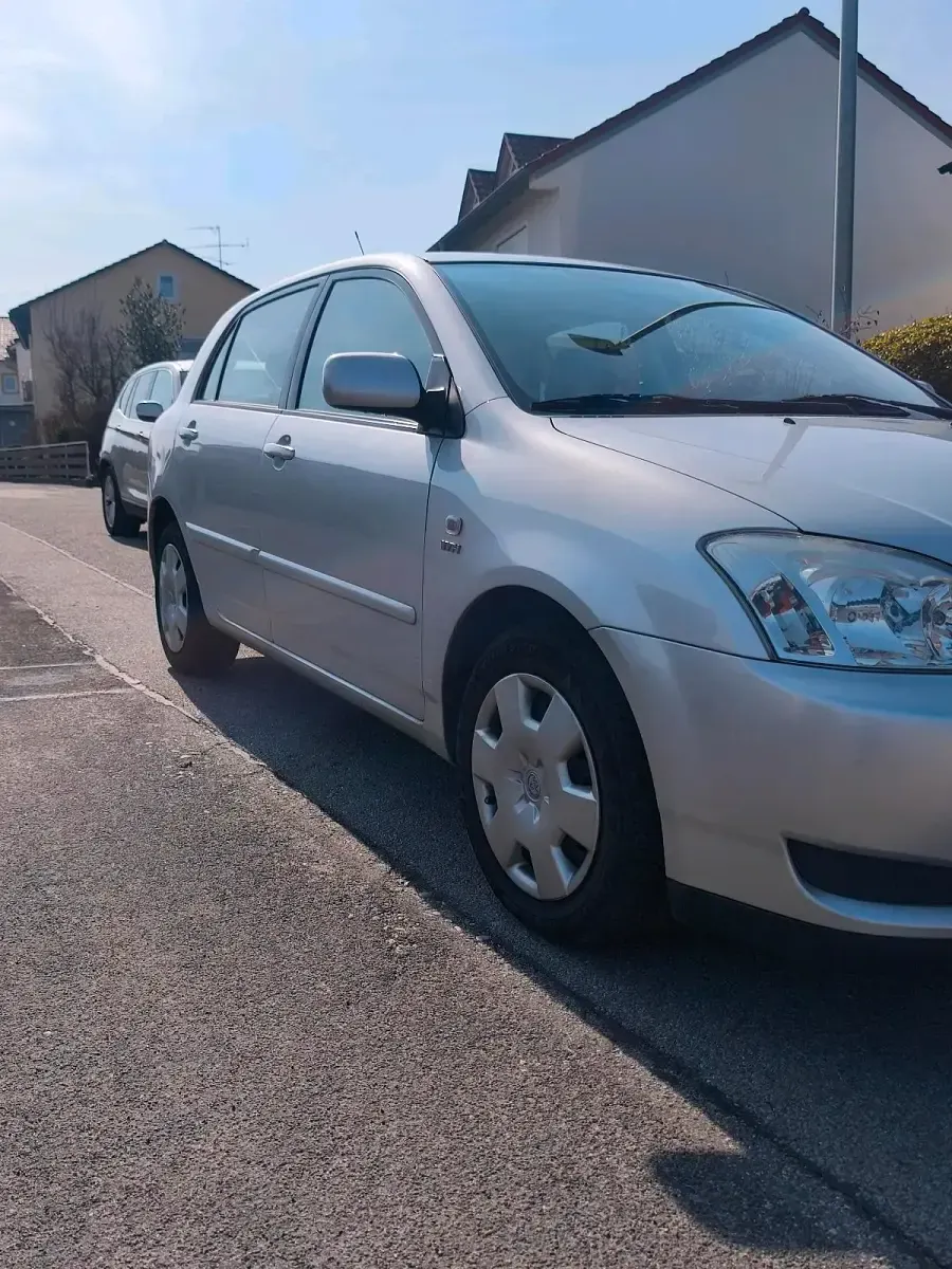 Gebraucht Toyota Corolla Sol 97 PS (71 kW) 2002 Silber Limousine