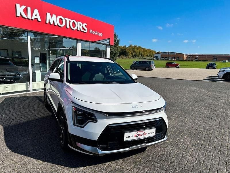 Weiß Gebraucht 2022 Kia Niro Comfort SUV | 28.970 € (Fairer Preis) - Bild 1/4