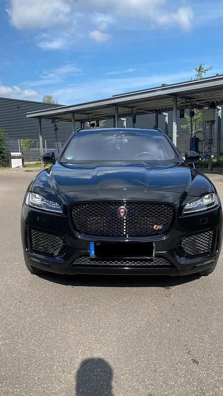 Schwarz Gebraucht 2017 Jaguar F-Pace First Edition SUV | 24.500 € (Guter Preis) - Bild 1/4