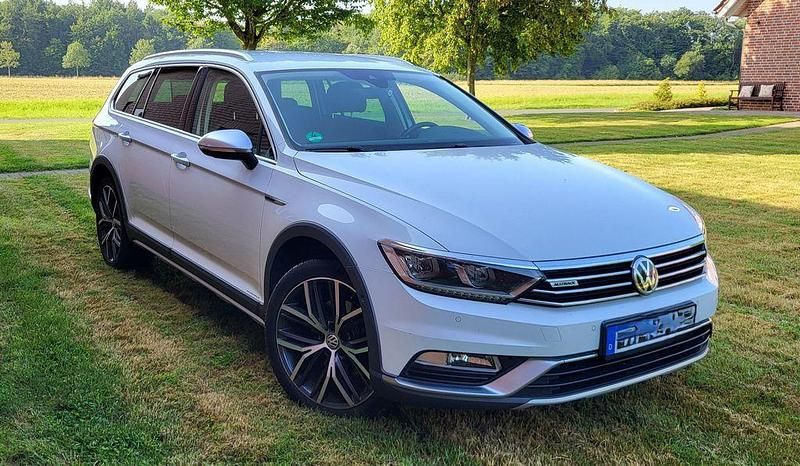 Weiß Gebraucht 2017 VW Passat Alltrack Kombi | 20.900 € (Guter Preis) - Bild 1/4