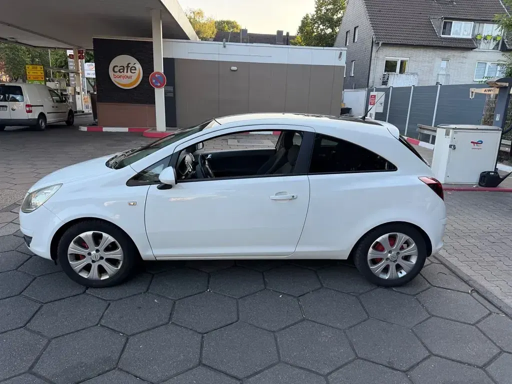 Gebraucht Opel Corsa Color Edition 87 PS (63 kW) 2010 Weiß Kleinwagen