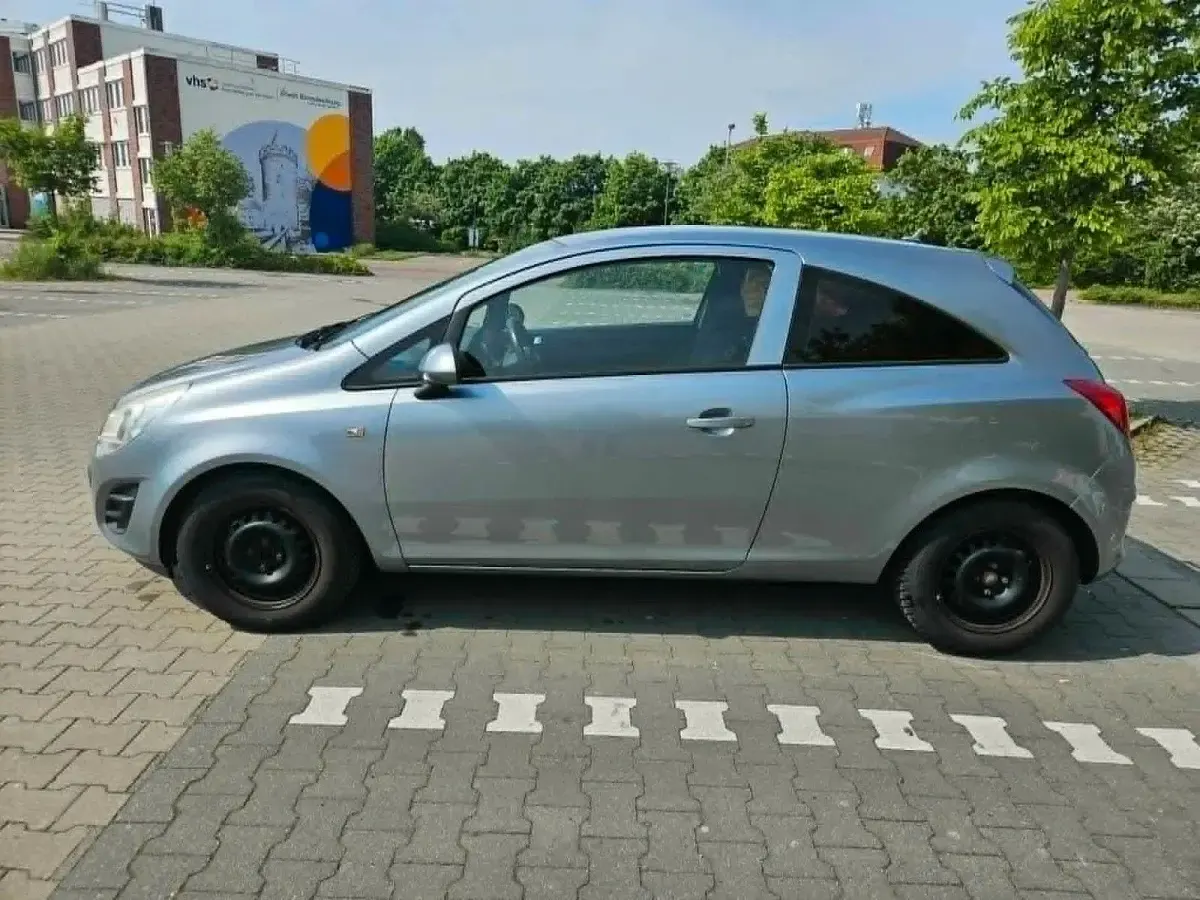 Gebraucht Opel Corsa Selection 69 PS (50 kW) 2012 Silber Kleinwagen