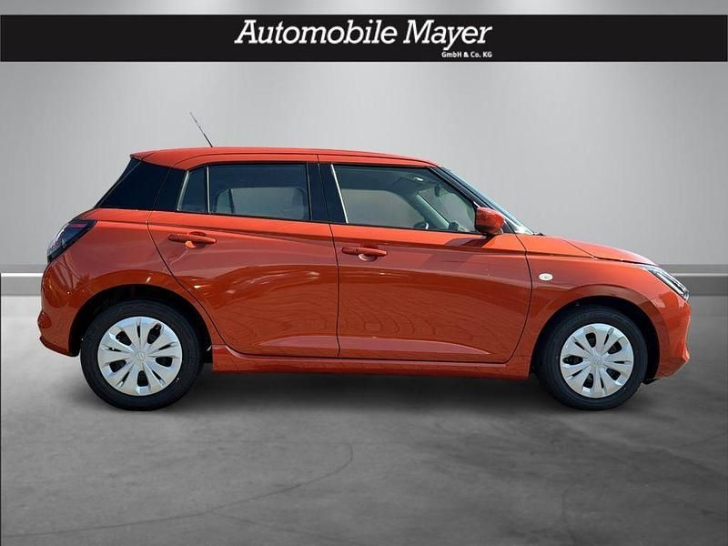 Neu Suzuki Swift Club 83 PS (61 kW) 2025 Orange Kleinwagen