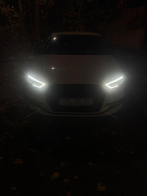 Weiß Gebraucht 2016 Audi A3 Business Limousine | 22.000 € (Teuer) - Bild 1/4