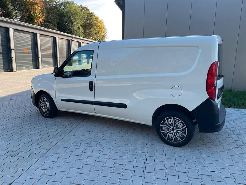 Gebraucht Opel Combo 95 PS (69 kW) 2018 Weiß Van / Kleinbus
