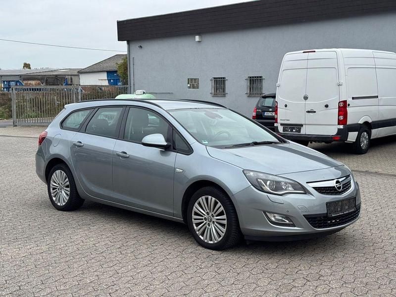 Silber Gebraucht 2011 Opel Astra Limousine | 2.450 € (Superpreis) - Bild 1/4
