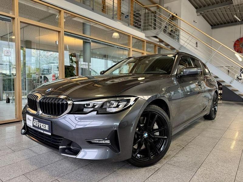 Mineralgrau metallic Gebraucht 2019 BMW 330 Sport Line Kombi | 25.990 € (Superpreis) - Bild 1/4