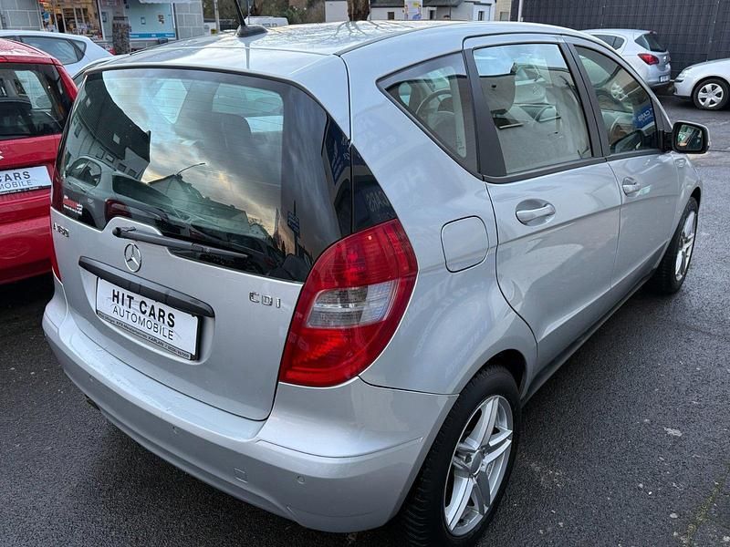 Gebraucht Mercedes 180 109 PS (80 kW) 2009 Silber Limousine