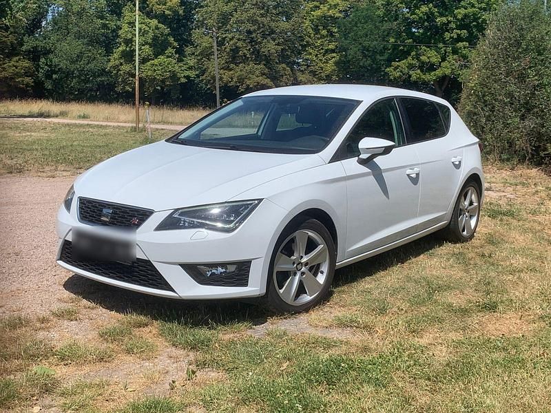 Weiß Gebraucht 2016 Seat Leon FR Limousine | 13.900 € (Fairer Preis) - Bild 1/4