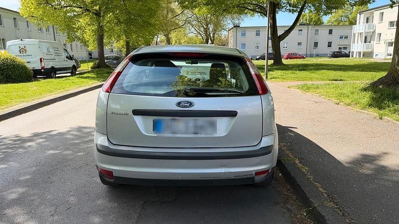 Second-hand Ford Focus 100 CP (73 kW) 2005 Argintiu Hatchback