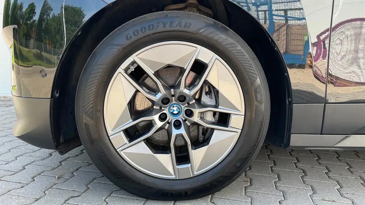 Gebraucht BMW iX Shadowline 239 kW (326 PS) 2022 Saphirschwarz metallic SUV