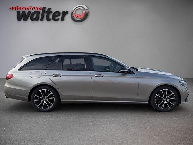 Gebraucht Mercedes E220 Avantgarde 194 PS (142 kW) 2021 Silber Limousine