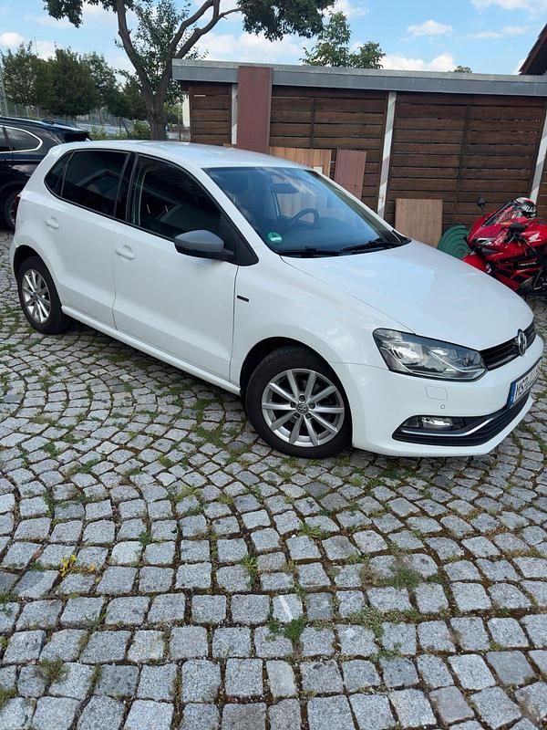 Gebraucht VW Polo LOUNGE 90 PS (66 kW) 2015 Weiß Kleinwagen