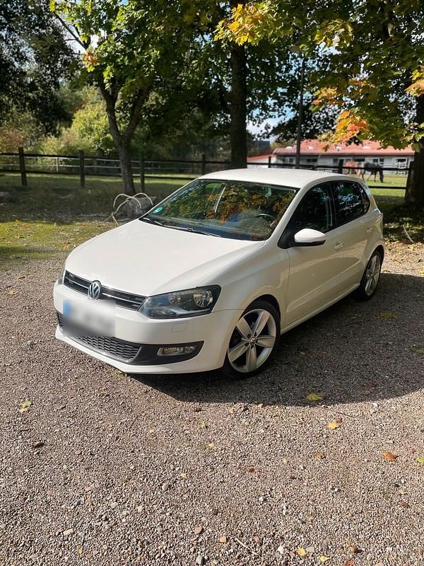Weiß Gebraucht 2010 VW Polo Highline Kleinwagen | 6.000 € (Fairer Preis) - Bild 1/4