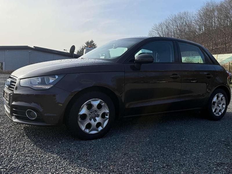 Braun Gebraucht 2012 Audi A1 Attraction Kleinwagen | 6.900 € (Guter Preis) - Bild 1/4