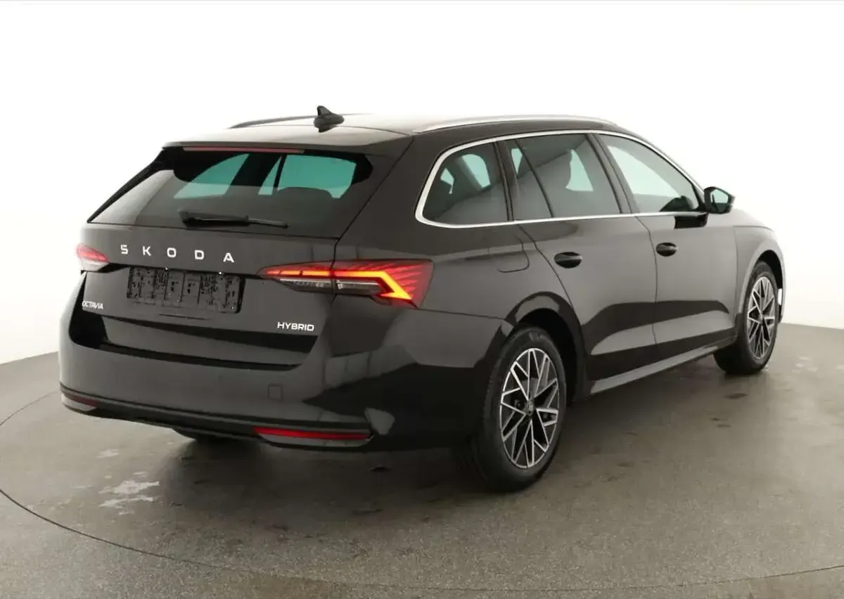 Neu Skoda Octavia Selection 150 PS (110 kW) 2026 Schwarz Kombi