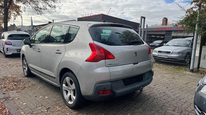 Gebraucht Peugeot 3008 Active 156 PS (114 kW) 2012 Silber Kombi